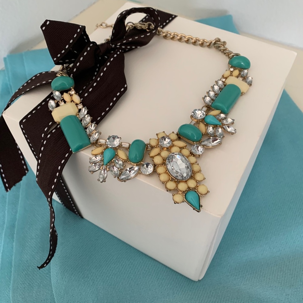 Vintage golden geometric design necklace